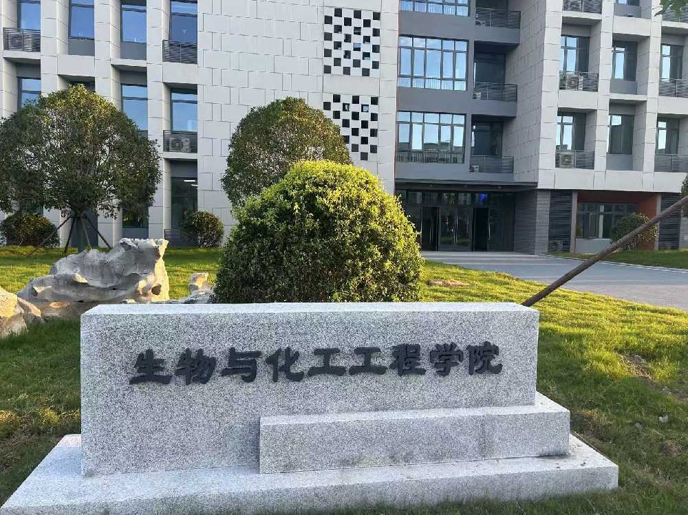 东营区扬州职业大学体育场高杆灯项目